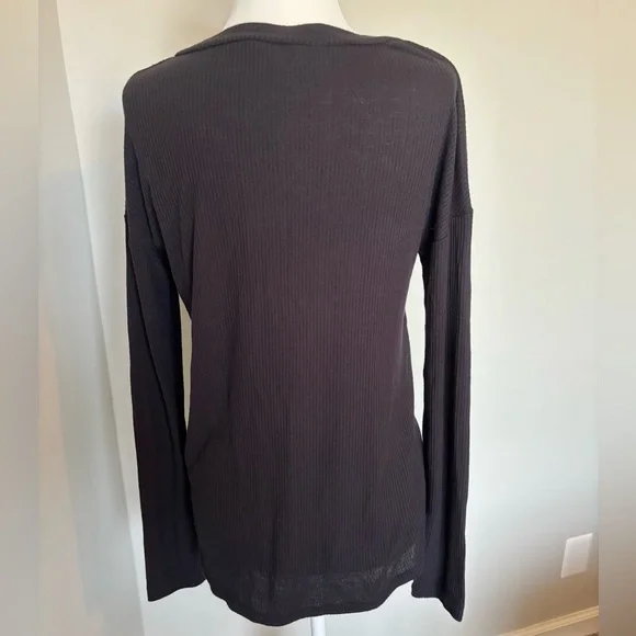 🆕 AEROPOSTALE Long Sleeve Solid Lace-Up V-Neck Tee In Black - Picture 7 of 8